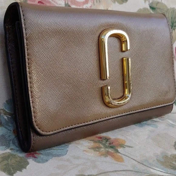 Marc Jacobs Tan and Brown Saffiano Leather Fold Clutch Wallet - Picture 3 of 17